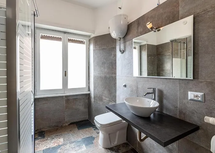 Policlinico Tiburtina Con Balcone Panoramico E Bagno Privato Homestay
